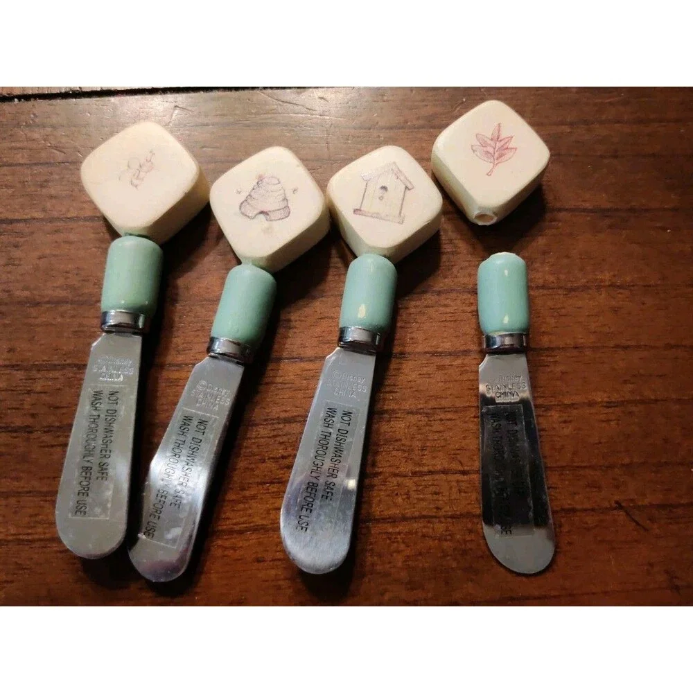 Vintage Set of 4 Spreaders Cheese Butter WINNIE THE POOH Disneyland At Home Read